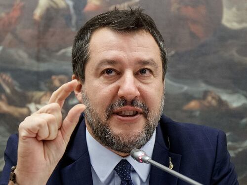 Carcere per chi istiga all'autolesionismo, Salvini esulta per la legge sui social