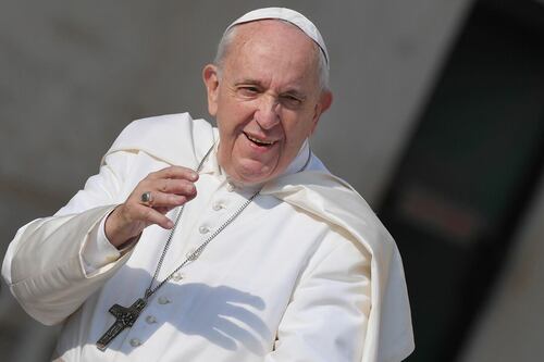 Il Papa intrappolato in ascensore e salvato dai vigili del fuoco