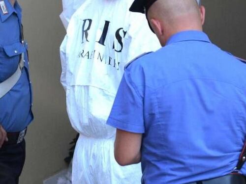 Neonati sepolti, si scava ancora nel giardino: cosa cercano i Ris di Parma