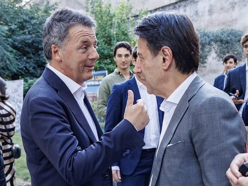 Opposizione divisa, volano gli stracci tra Conte e Renzi