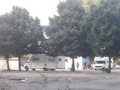 Casal Bruciato scende in piazza contro l'insediamento rom