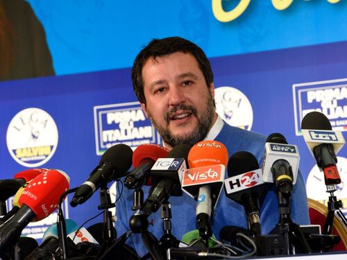 Matteo Salvini difende il citofono. Poi sgancia la bomba sul M5s