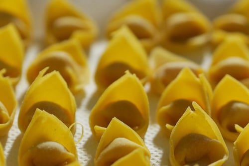 Tortelloni e snack ritirati dai supermercati: "Rischio alimentare", il motivo