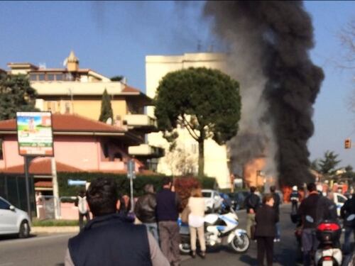 Bus in fiamme a Ciampino, paura e traffico in tilt. Atac apre un'indagine