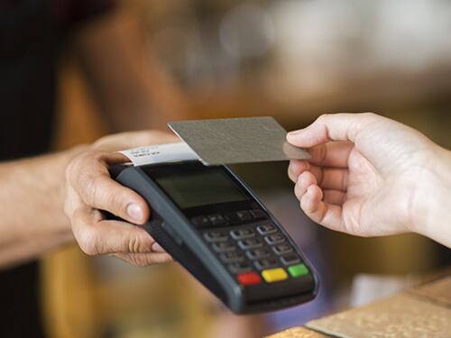 Slitta a domani il Cdm sulla manovra. Detrazioni a chi paga con le carte