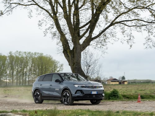 Grandland scopre il mondo elettrico