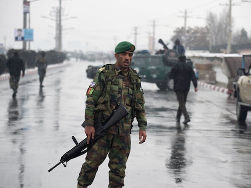 Kabul, attacco kamikaze all'accademia militare. Morti e feriti