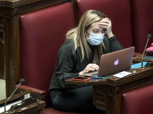 La Meloni e il caso De Luca: "Qualcuno spieghi agli italiani"