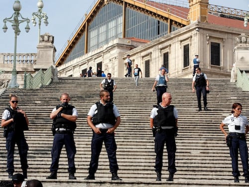 Marsiglia, coltellate ai passanti: uccise due donne