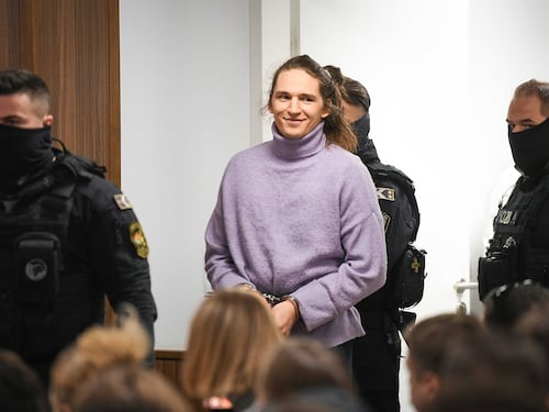 L’Ungheria di Magyar condanna Maja T. ma per Ilaria Salis è sempre colpa di Orban