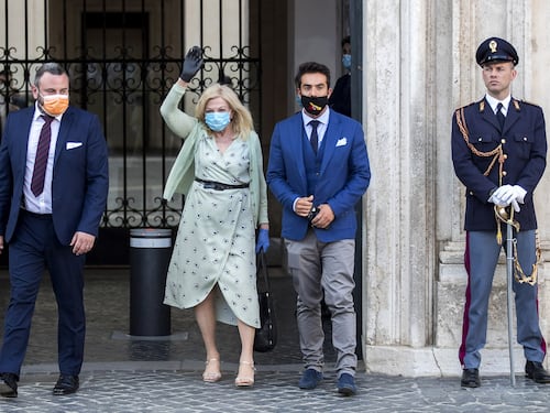 Sandra Milo sedotta da Giuseppe Conte: "È come Giulio Cesare. Ma sull'Iva..."