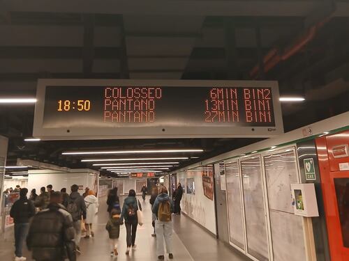 La metro C si allunga e l'attesa in banchina diventa infinita. Fino a 20 minuti