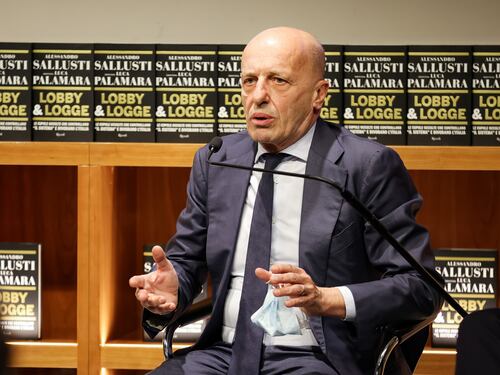 Alessandro Sallusti demolisce la sinistra: “Armata Brancaleone e ossessione per Meloni premier”