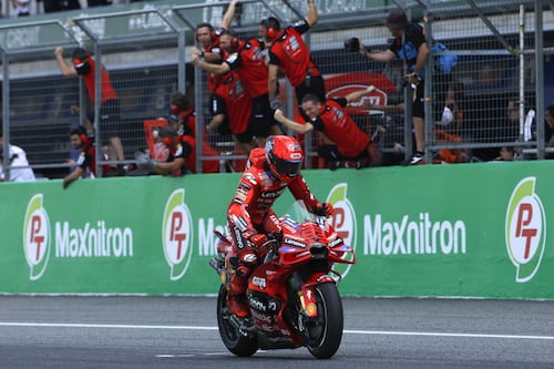 MotoGp, Marquez piglia tutto all’esordio in Thailandia: vince entrambe le gare