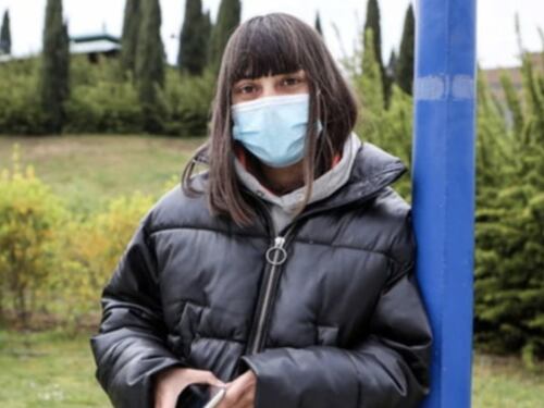 Malika, la grave accusa sulla raccolta fondi. "Ci specula" il fratello all'attacco su omofobia, Islam e minacce