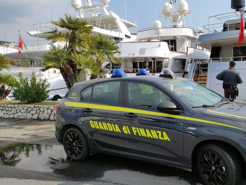 Camorra, maxi-sequestro da 40 milioni a imprenditore legato ai clan