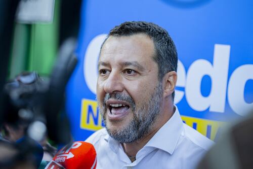 Matteo Salvini insoddisfatto per gli aiuti insufficienti, tensione in Senato: “Vergognatevi”