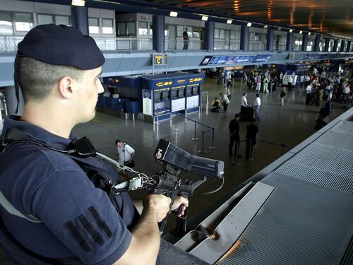 Terrorismo, allarme Usa: "Nuovi pc-bomba dell'Isis non rilevabili ai controlli negli aeroporti"