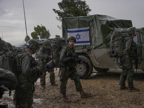 Israele, pronto l’attacco via terra al Libano. Ucciso comandante di Hezbollah