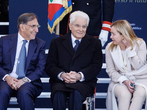 25 aprile, Sergio Mattarella, Giorgia Meloni e Ignazio La Russa all'Altare della Patria