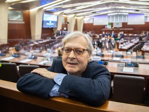 Vittorio Sgarbi contro gli eco-teppisti: andrebbero rinchiusi
