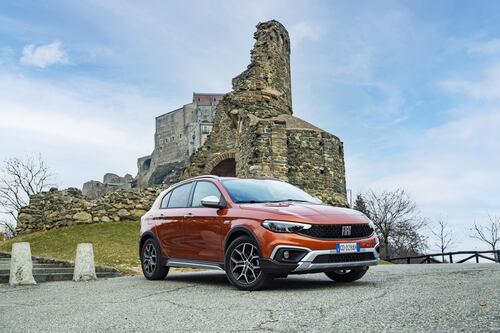 La Fiat Tipo Cross apre al Suv