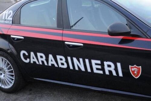 Bari, ragazzo accoltellato davanti a una scuola media
