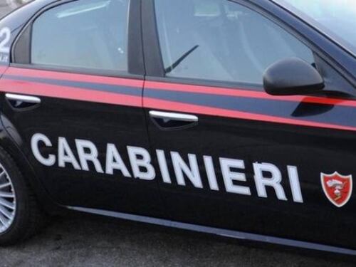 Bari, ragazzo accoltellato davanti a una scuola media