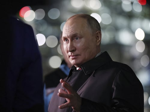 Ucraina, spuntano le foto: com'è ridotto il super-sottomarino di Putin