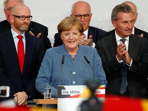 Merkel con il rebus coalizione. Crolla l'Spd, sfonda l'ultradestra: AfD terzo partito