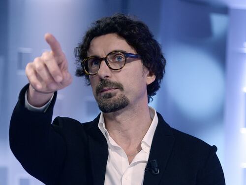 Migranti, i "non ricordo" dell'ex ministro Toninelli persino in un'interrogazione a Mario Draghi
