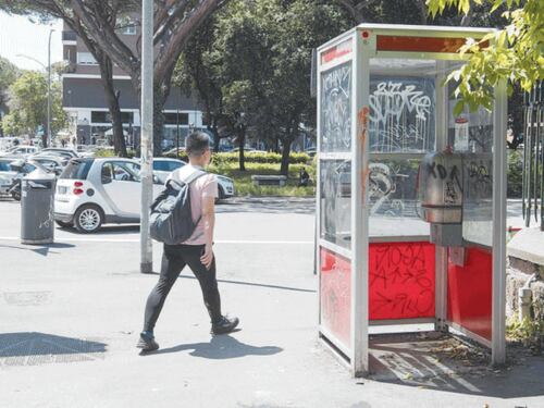 Roma, tutto pronto per l’addio alle cabine telefoniche: è l’ora della pensione