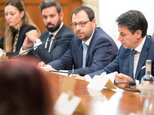 Whirlpool: cessione congelata fino al 31 ottobre