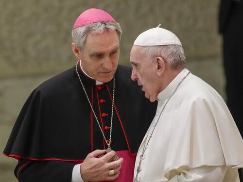 Papa Francesco rimanda Padre Georg in Germania senza incarichi: "Umiliazione"