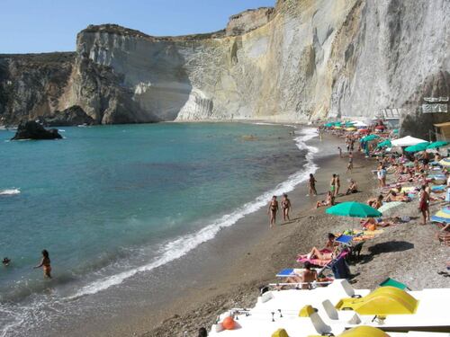 Allarme a Ponza, il re dei barcaioli lancia l'allarme: "Così ci scappa il morto"