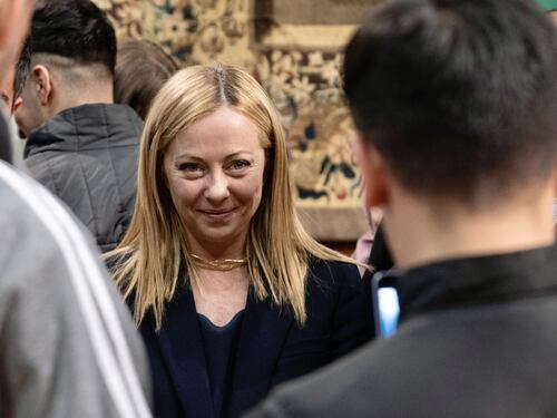 Sondaggio Lab21.01, Meloni travolge Schlein nel confronto diretto: non c’è storia