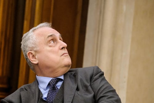 Lotito solo nel bunker, Lazio profondo rosso