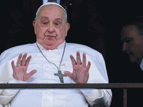 Papa Francesco in isolamento per almeno due mesi: convalescenza blindata in Vaticano