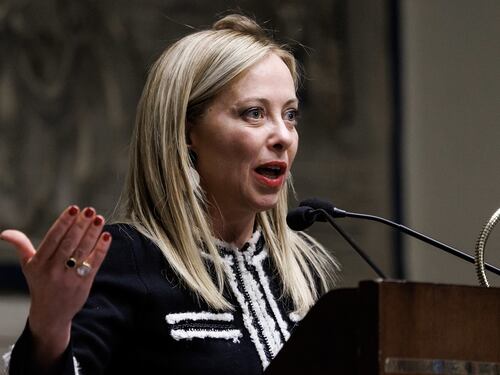 Riforme, opposizioni divise su tutto. Ma a Meloni va bene così