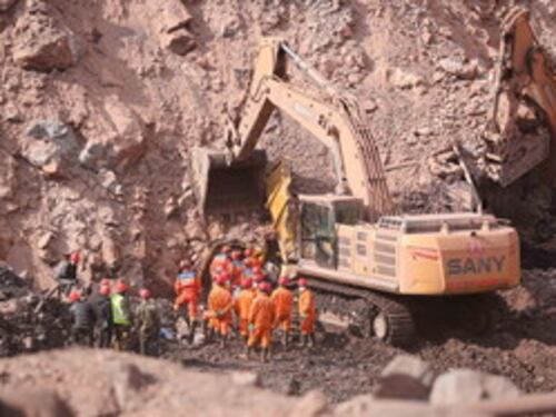 Cina, esplosione in una miniera di carbone: 90 morti e 247 operai intrappolati