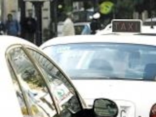 Sull'aumento delle tariffe i taxi ripartono dai pedoni