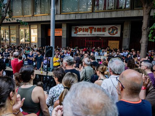 Spin Time, presidio degli occupanti e Comune alle strette. E la sinistra sta con gli abusivi
