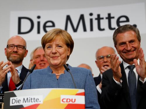 La Merkel vince ma perde peso. Vola la destra di Afd: antifascisti assediano la sede del partito