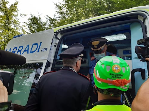 Nicola Tanturli tirato fuori dal burrone: le foto del ritrovamento nei boschi del Mugello