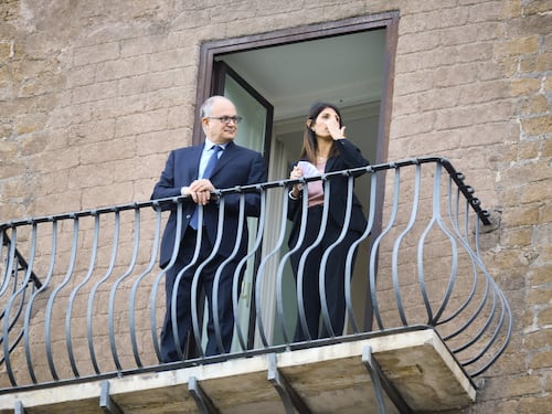 A Roma nessuno si è accorto del cambio da Viginia Raggi a Roberto Gualtieri