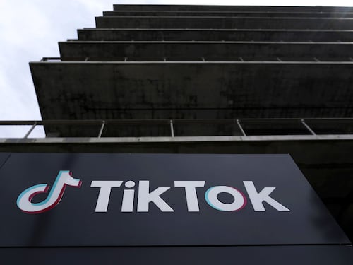 TikTok, von der Leyen vuole bandirlo. L’ironia di Salvini: “Con tutti i problemi che abbiamo…”