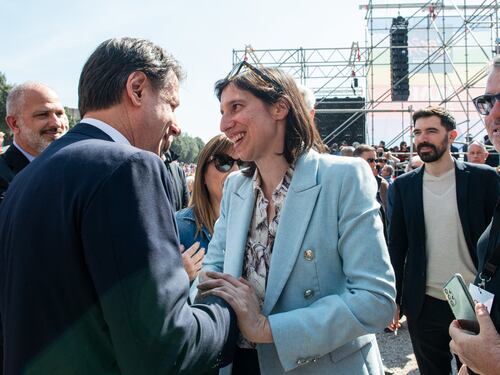 Piazzetta rossa (su invito). Ci sono Pd, M5S, Avs e +Europa. Forfait di Renzi e Calenda