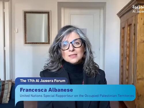 Francesca Albanese, il sermone al forum di Al Jazeera con Iran e Hamas: "Israele nemico dell'umanità"