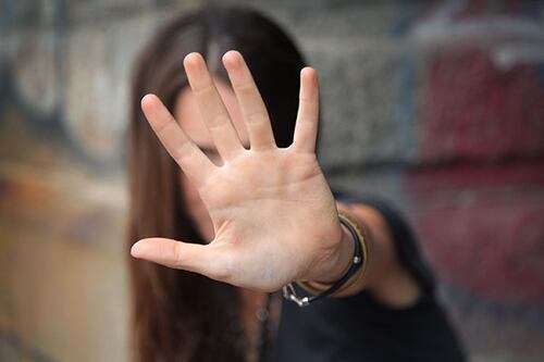 Violenza sessuale su una ragazza ubriaca, arrestati due stranieri