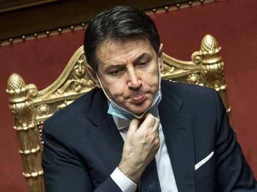 Conte appeso a un filo, il centrodestra affila le armi